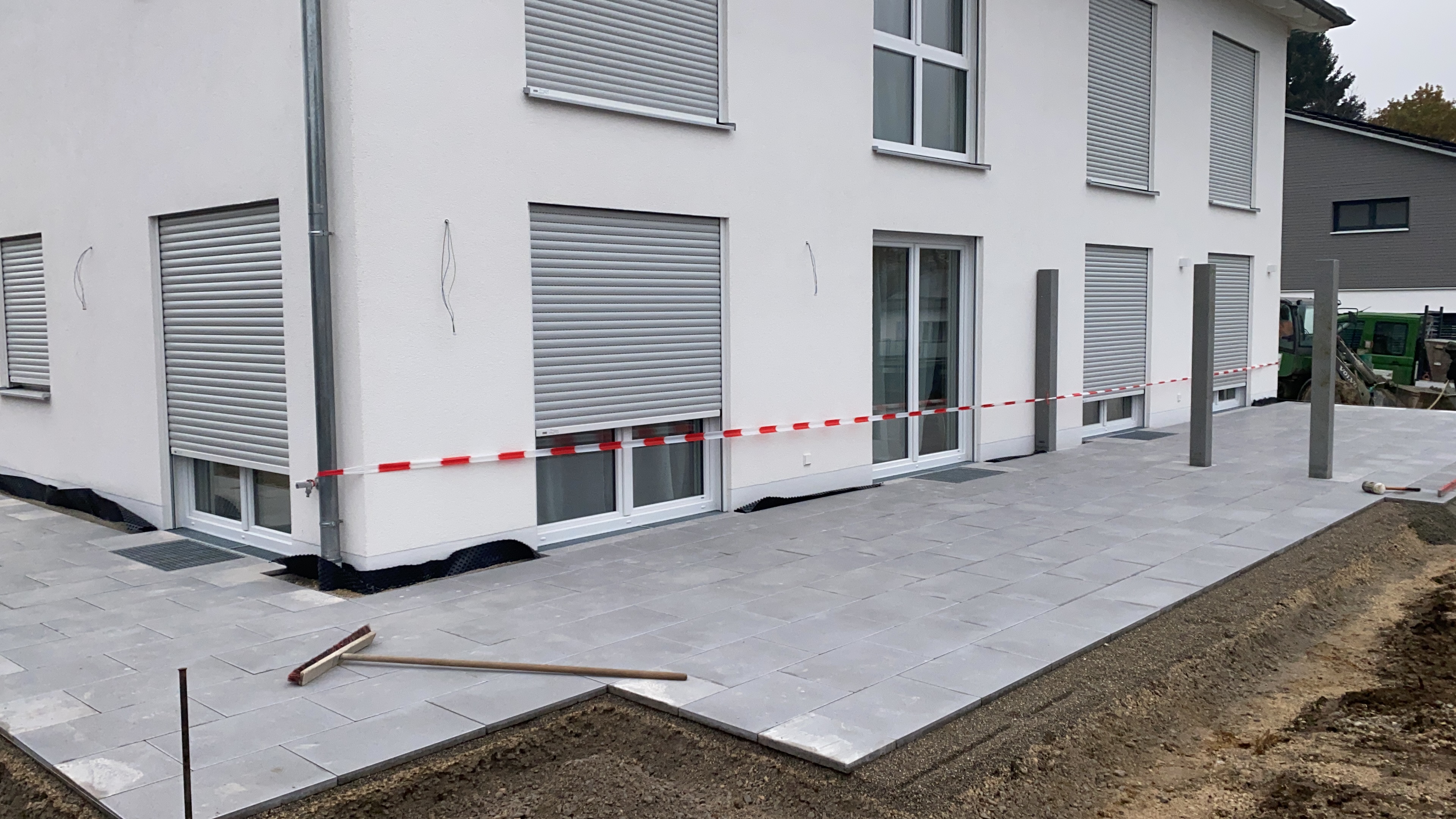 Hochwertige Terrassen- und Wegebefestigung im Neubau